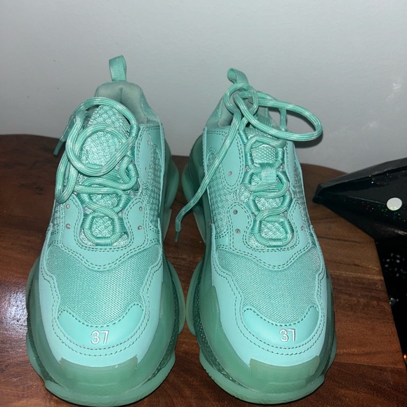 Mint Balenciaga Tripple S Wore Once Practically NEW - Picture 7 of 7
